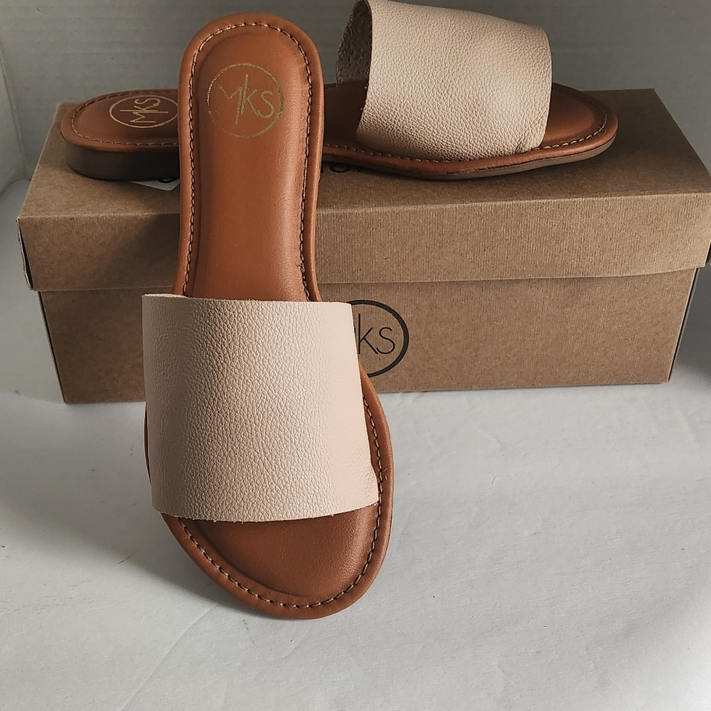 Maker's nude sandals slides sz 6  new in box boutique brand